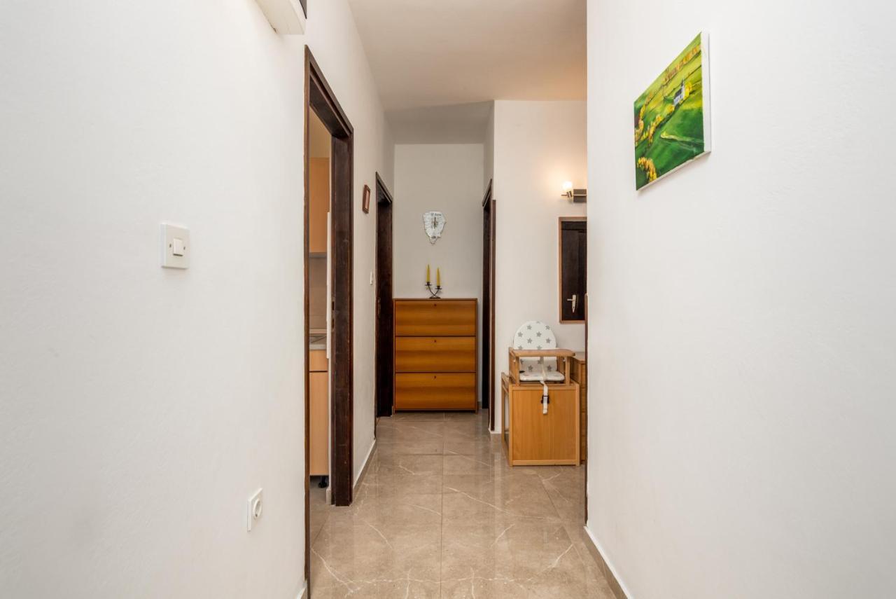 Apartments With A Parking Space Medulin - 7494 Exterior photo